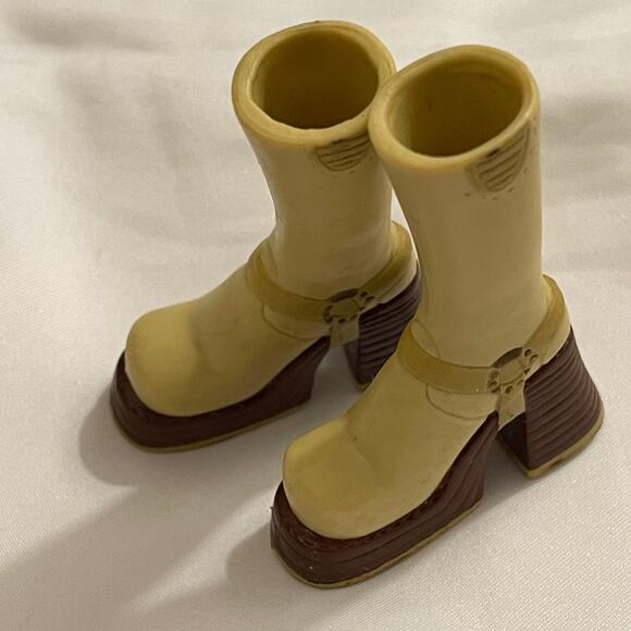 Bratz Footwear Express it Olive & Brown Platform Boot Brown Sole Buckle - Picture 4 of 5